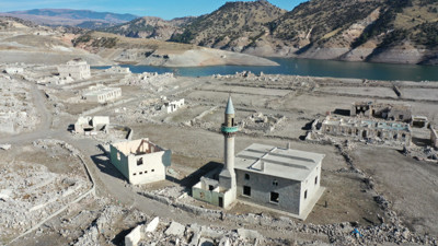 HES barajında su çekildi, tarihi köy yeniden ortaya çıktı