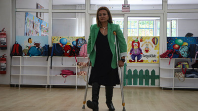 Ortopedik engelli öğretmen, hayallerini gerçekleştirerek ilham oluyor