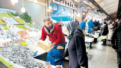 Mecburen hamsi yiyoruz