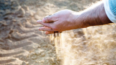 Barajlar boşaldı tarlalar kurudu