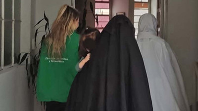 Çocuk istismarıyla suçlanan tarikat üyeleri sınır dışı edildi