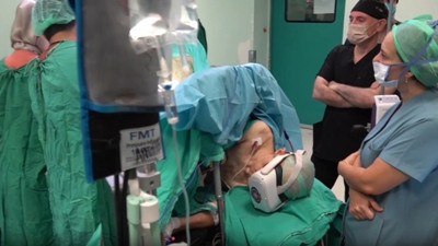 Bıçak altında sanal tur! Hasta ameliyattayken Topkapı Sarayı’nı gezdi