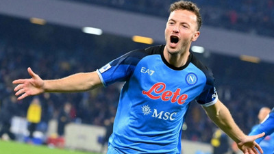 Fenerbahçe ve Beşiktaş gözünü Napoli'ye dikti: Savunmaya Rrahmani iniyor!