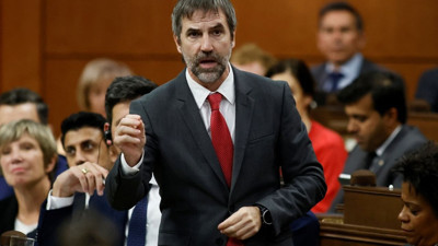 Petrol projesi bakanı istifa ettirdi