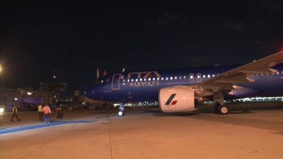 Papa'nın uçağı için teknisyen geldi, yazılım yüklenecek