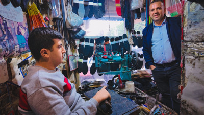 16 yaşında devraldı, 3 buçuk metrekarede dede mesleğini devam ettiriyor