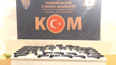 Çekicinin üzerindeki araçtan çıkanlar hayrete düşürdü