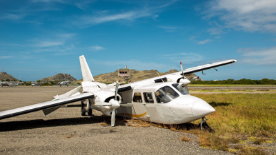 İki uçak çarpıştı: Bir pilot öldü
