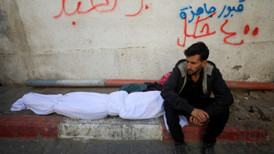 İsrail ordusu Gazze Şeridi'ni vurmaya devam ediyor