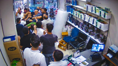 Kavga büyüdü, bir sürü kişi gözaltına alındı: Devletimizden yardım istiyoruz