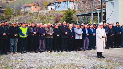Onlarca kişinin mezar yeri taşındı, gıyabi cenaze namazı kılındı