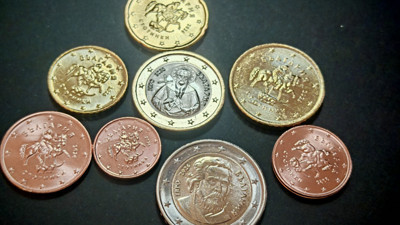 Komşuda ilk Euro'lar piyasaya sürüldü