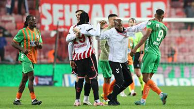 Samsun-Alanya maçında duble kırmızı kart: 4'ünclüğü Göztepe kaptı