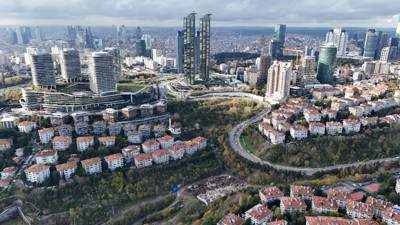 İstanbul'un göbeğinde bir tuhaf manzara: Gökdelenlere 'komşu' geldi