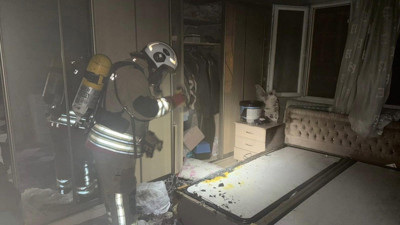 Müstaik ev alevlere teslim oldu