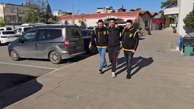 120 dosyası varken bir hırsızlık daha yaptı: Banyoda yakalandı