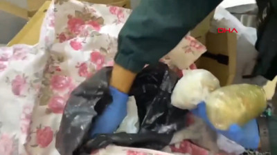 Ev baskınında kilolarca uyuşturucu yakalandı