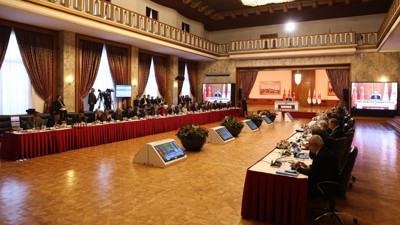 Komisyonda CHP'liler ile AKP'liler arasında gerginlik