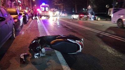 Otomobille çarpışan motosikletli öldü