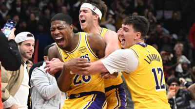 Los Angeles Lakers, Toronto'yu son saniye üçlüğüyle yıktı: Reaves 44 sayıyla coştu