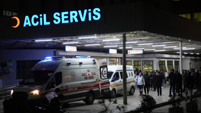 Devrilen otomobildeki 1 kişi öldü, 2 kişi yaralandı