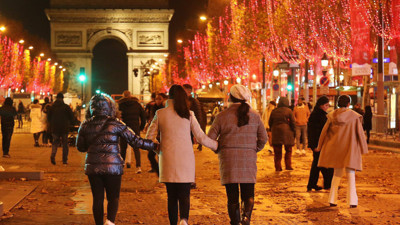 Paris'te yılbaşı kutlamaları taciz riski nedeniyle iptal edildi