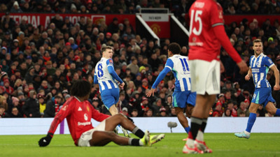 Manchester United'a bir darbe de Ferdi'li Brighton'dan