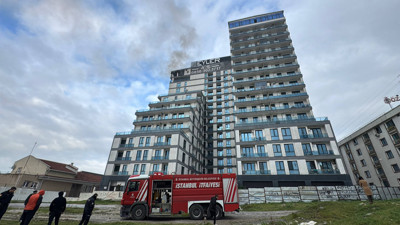 Esenyurt’ta 16 katlı binanın terasındaki kafede yangın çıktı: 1 yaralı