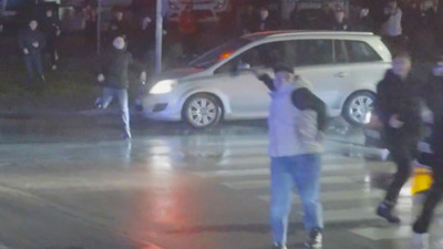 Trabzonspor üçüncü kez taşlandı: Saldırı anı kamerada!