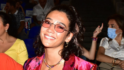 Aybüke Pusat imaj değişikliğine gitti