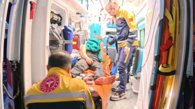 Arkadaşların bıçaklı kavgası kanlı bitti: 1 yaralı