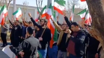 Protestoları yükseldiği İran üniversitelerinde uzaktan eğitim kararı