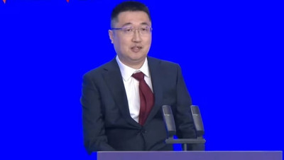 Gizemli milyarder ortaya çıktı