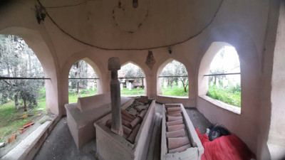 472 yıllık tarihi mezara çirkin saldırı