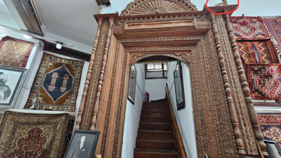 Halı dükkanında dekor olan mihrap tarihi eser çıktı