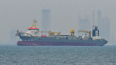 İran, Hürmüz Boğazı’nda bir petrol tankerini daha vurdu