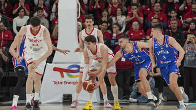 Tarık Biberovic yine yıldızlaştı, 12 Dev Adam Sırbistan'ı bir kez daha yendi