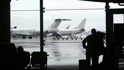 İsrail, kapattığı hava sahasını kademeli olarak açma kararı aldı