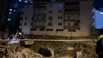 Çökme riski oluşan 5 katlı bina tahliye edildi