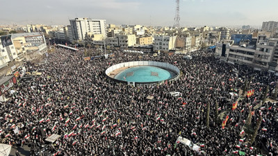 İranlılar Mücteba Hamaney için sokağa çıktı