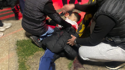 Parkta bıçaklı kavga: 16 yaşındaki çocuk yaralandı