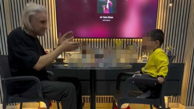 3 yaşındaki çocuğunu alkol masasına oturtan baba adli kontrolle serbest