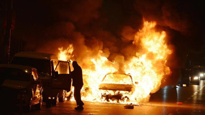 700 araç alev alev yandı