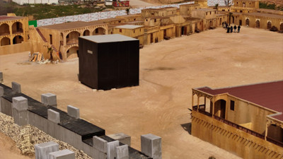 Türkiye’de inşa edilen Mekke ziyaretçi akınına uğradı