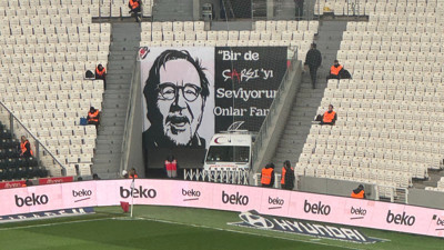 Beşiktaş taraftarı İlber Ortaylı'yı unutmadı: Ustaya 'Çarşı' sözleriyle pankart
