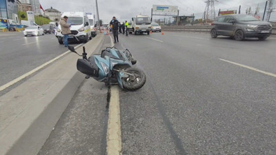 Esenyurt'ta kayganlaşan yolda düşen motosikletli öldü