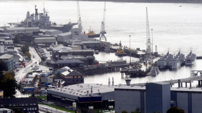 İngiltere’de nükleer denizaltıların bulunduğu üsse girmeye çalışan 2 kişiye gözaltı