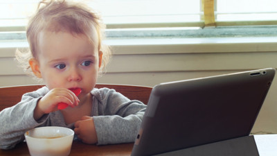 Hükümet duyurdu: 5 yaşın altındaki çocuklar 1 saatten fazla ekrana bakmasın