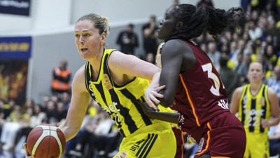 Fenerbahçe derbide Galatasaray'ı devirdi: Seride 1-0 öne geçti