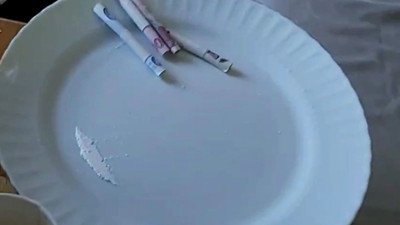 Kokain çekerken polis bastı pencereden atladı
